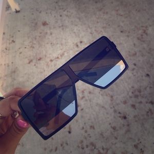 SAINT LAURENT BETTY SHADES